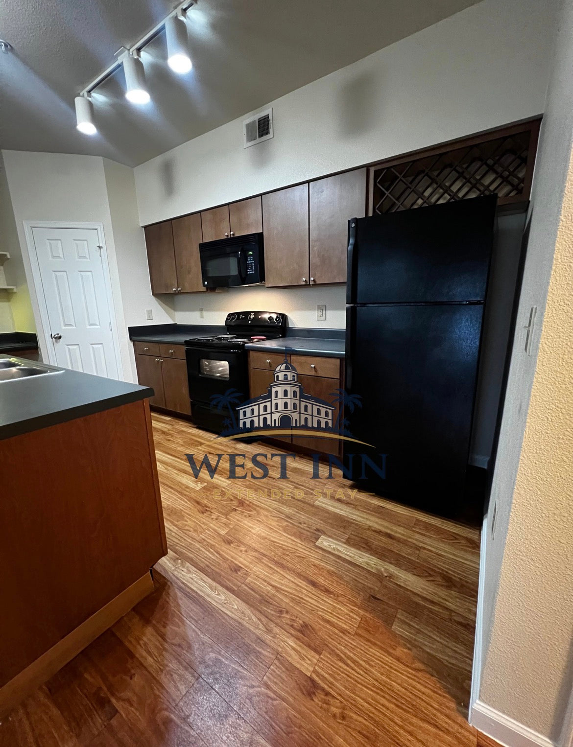 West Inn leigh $1600/Month